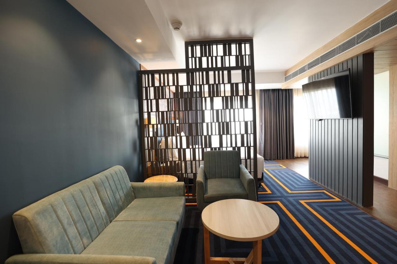 Holiday Inn Express & Suites Jaipur Gopalpura Exterior photo