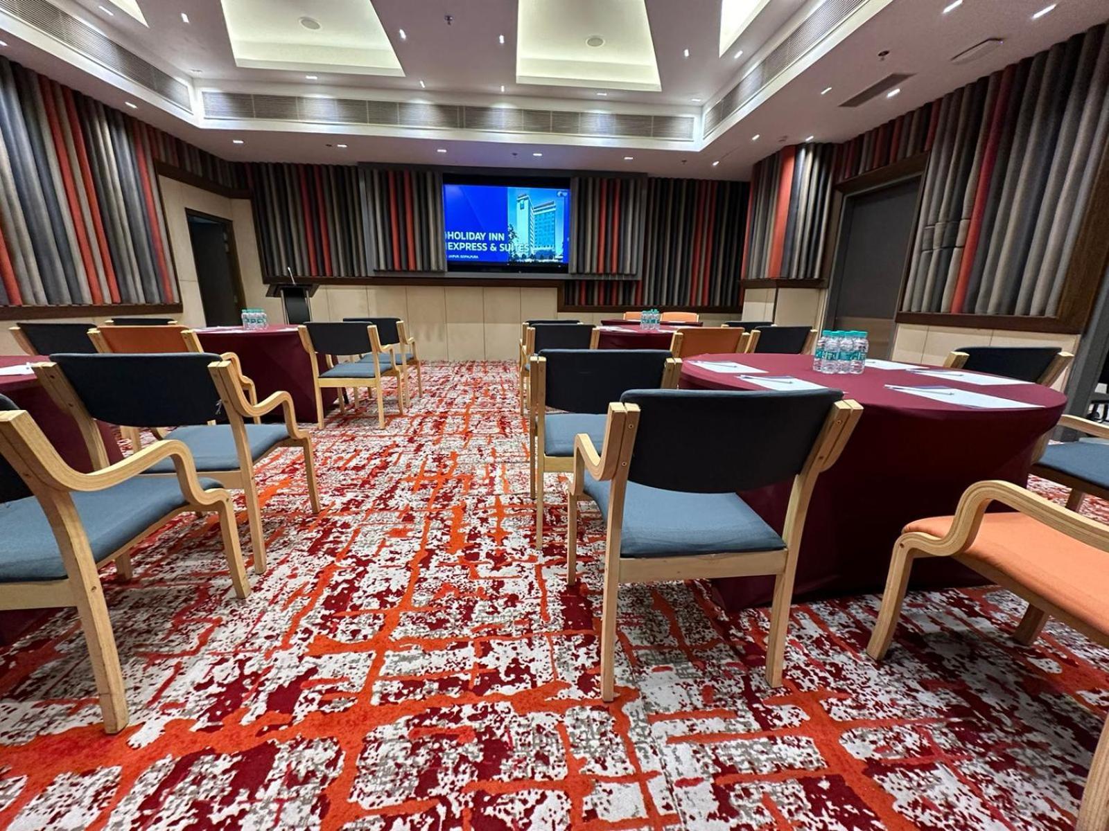 Holiday Inn Express & Suites Jaipur Gopalpura Exterior photo