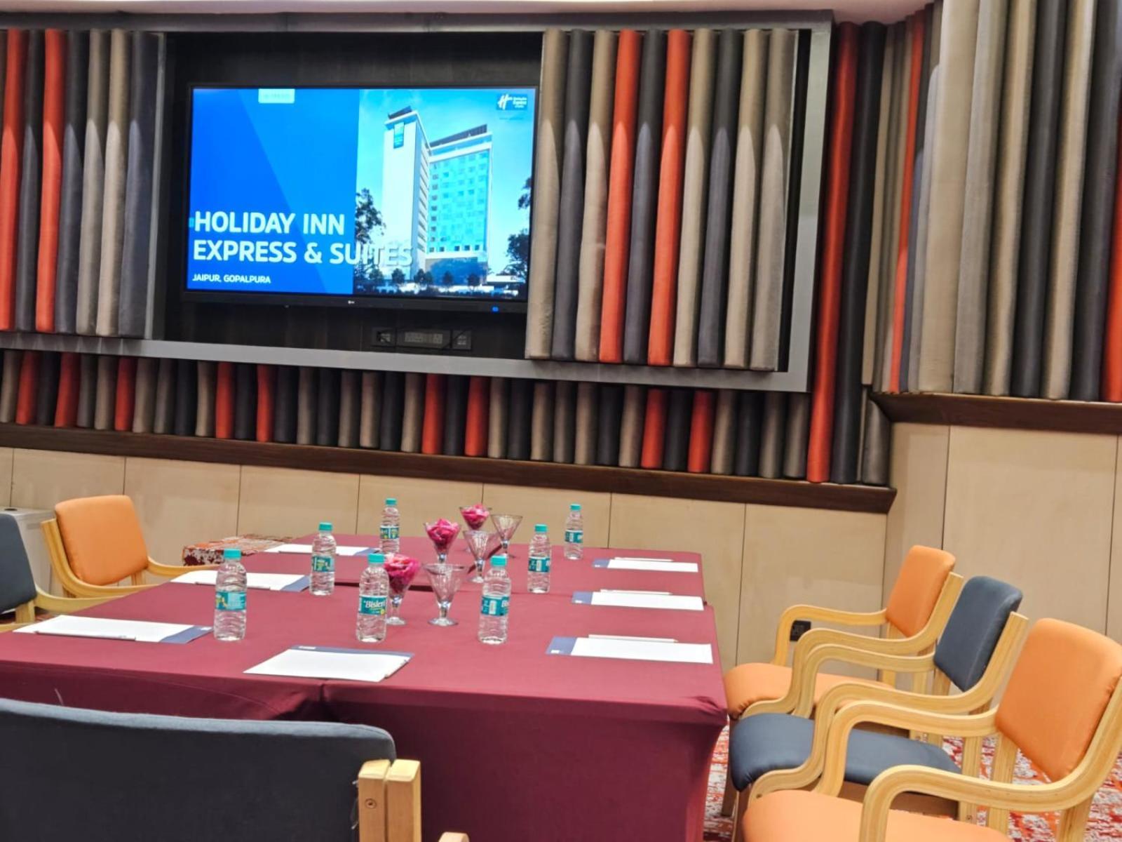 Holiday Inn Express & Suites Jaipur Gopalpura Exterior photo