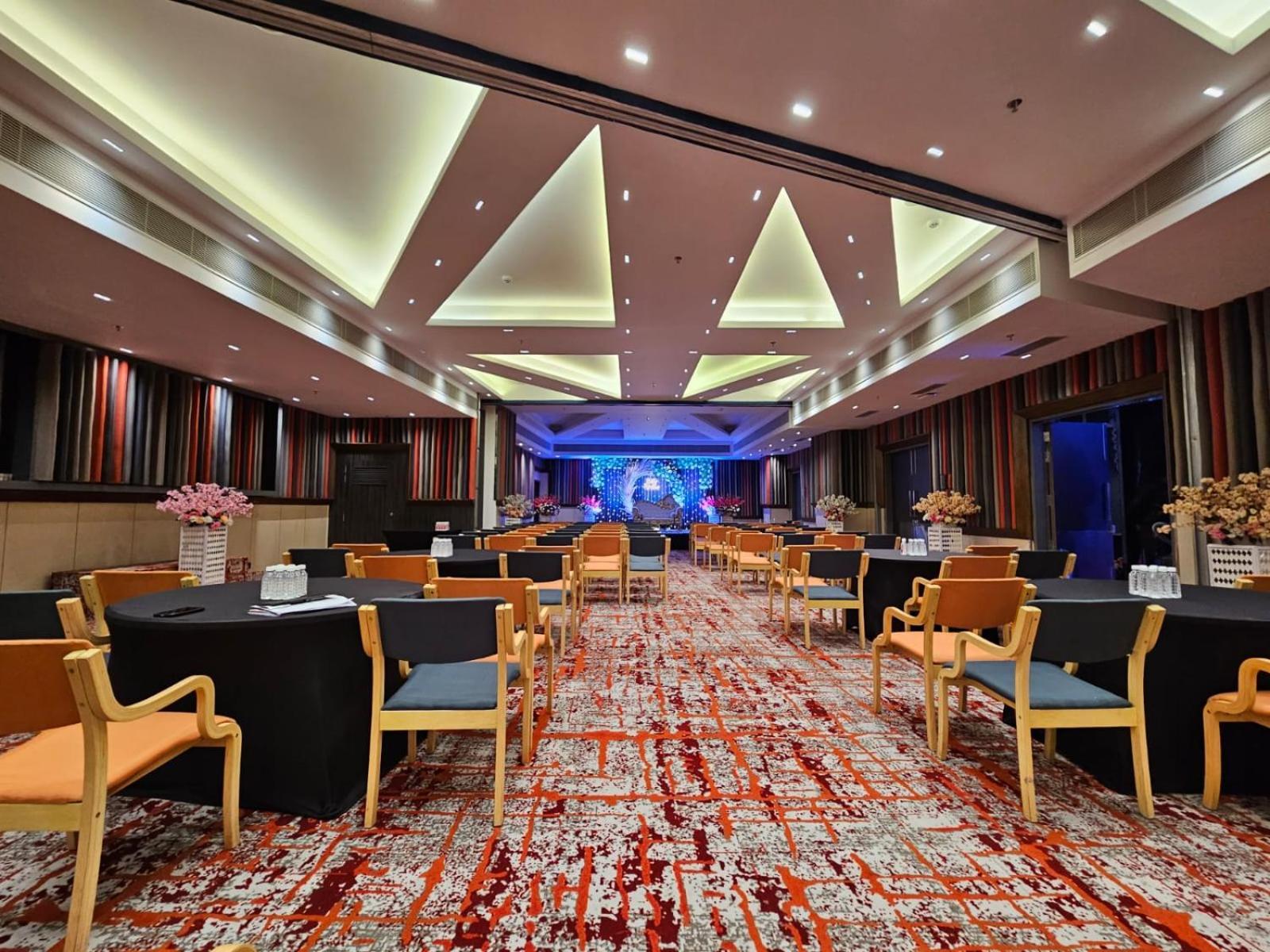 Holiday Inn Express & Suites Jaipur Gopalpura Exterior photo