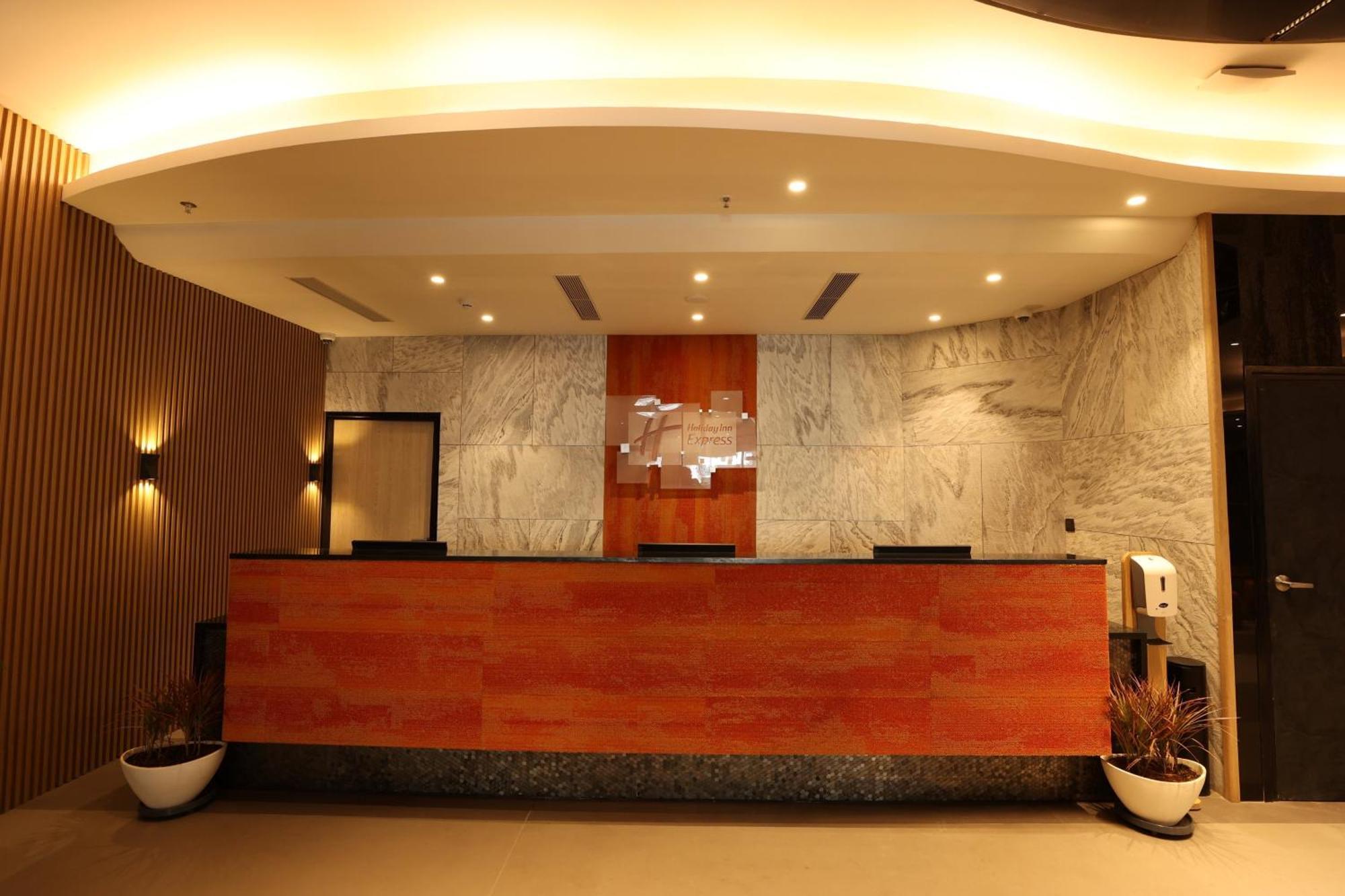 Holiday Inn Express & Suites Jaipur Gopalpura Exterior photo