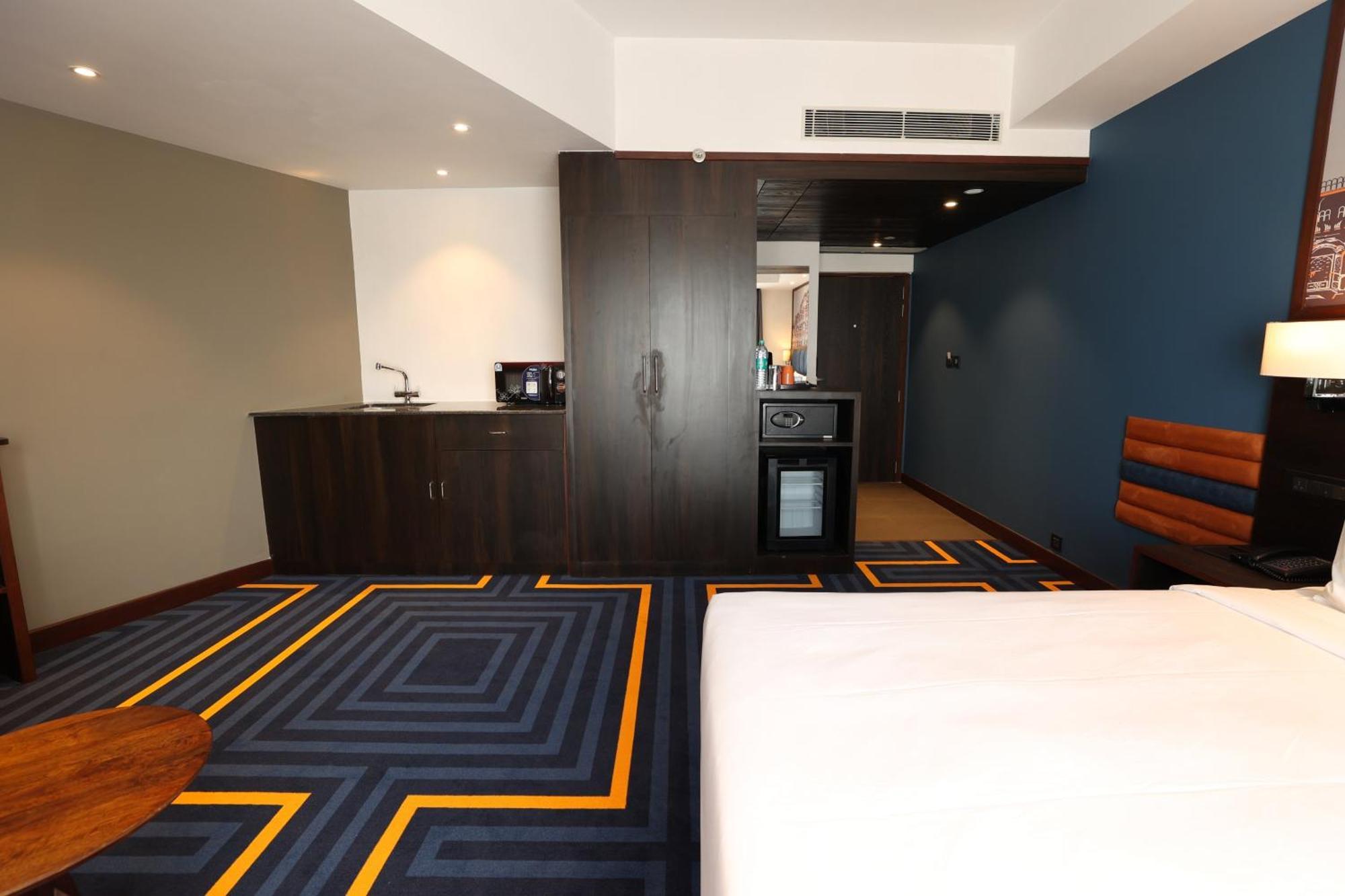 Holiday Inn Express & Suites Jaipur Gopalpura Exterior photo