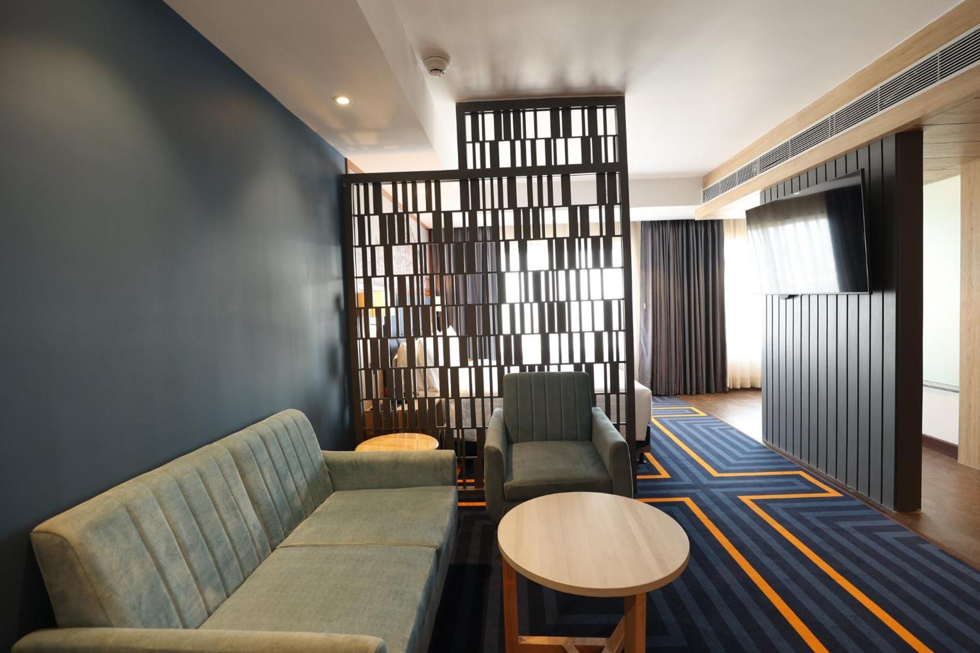 Holiday Inn Express & Suites Jaipur Gopalpura Exterior photo