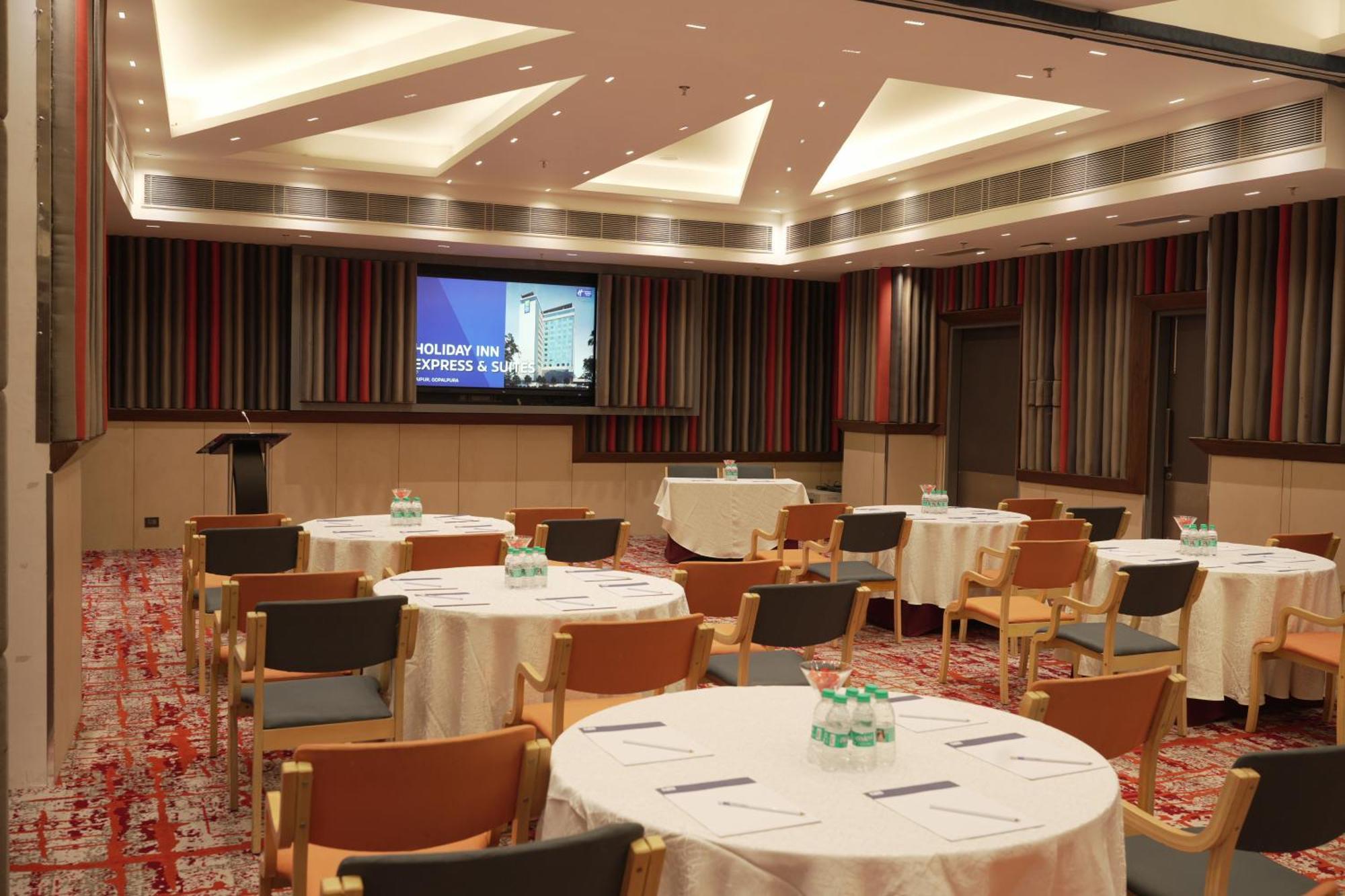 Holiday Inn Express & Suites Jaipur Gopalpura Exterior photo