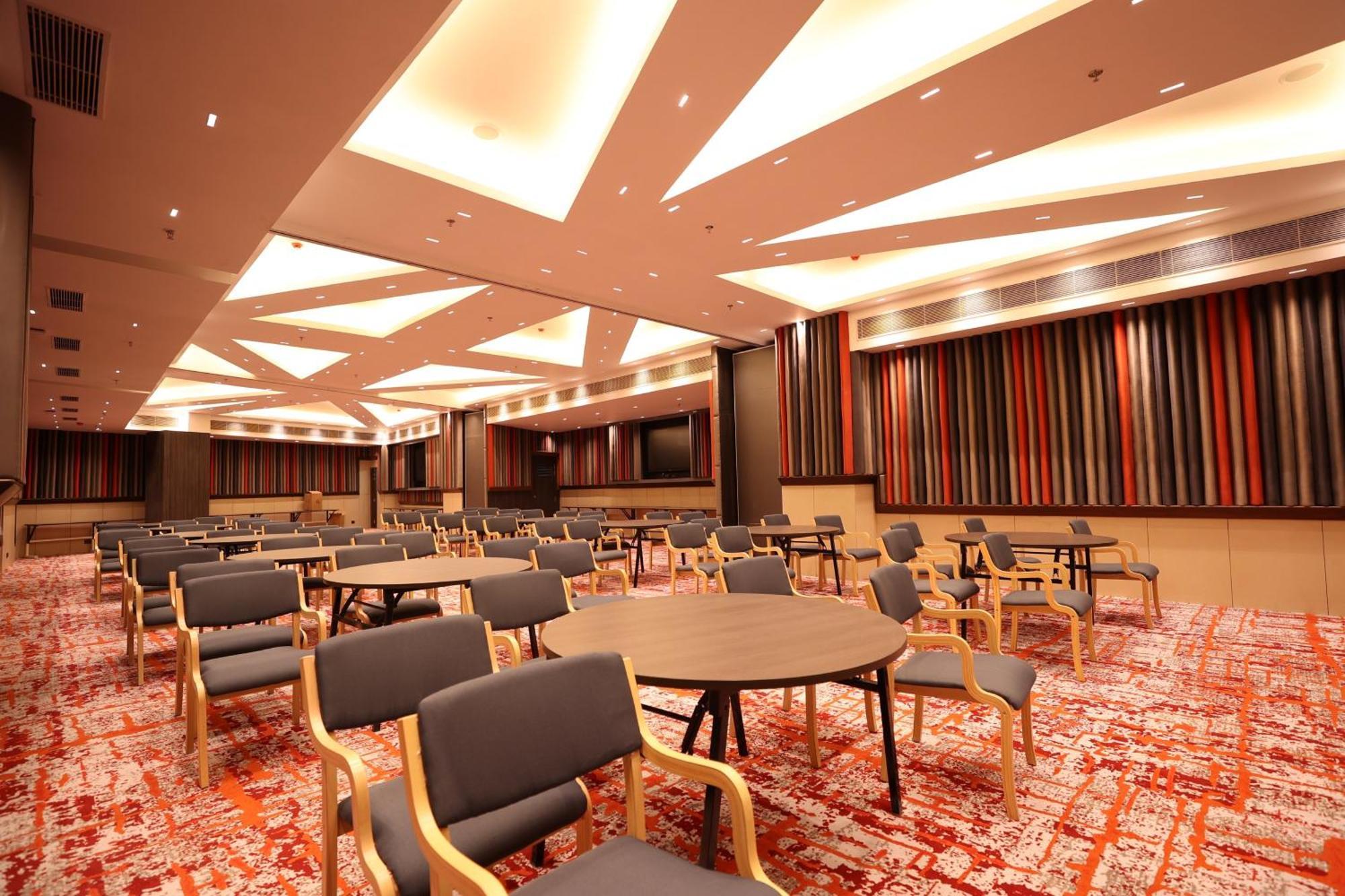 Holiday Inn Express & Suites Jaipur Gopalpura Exterior photo