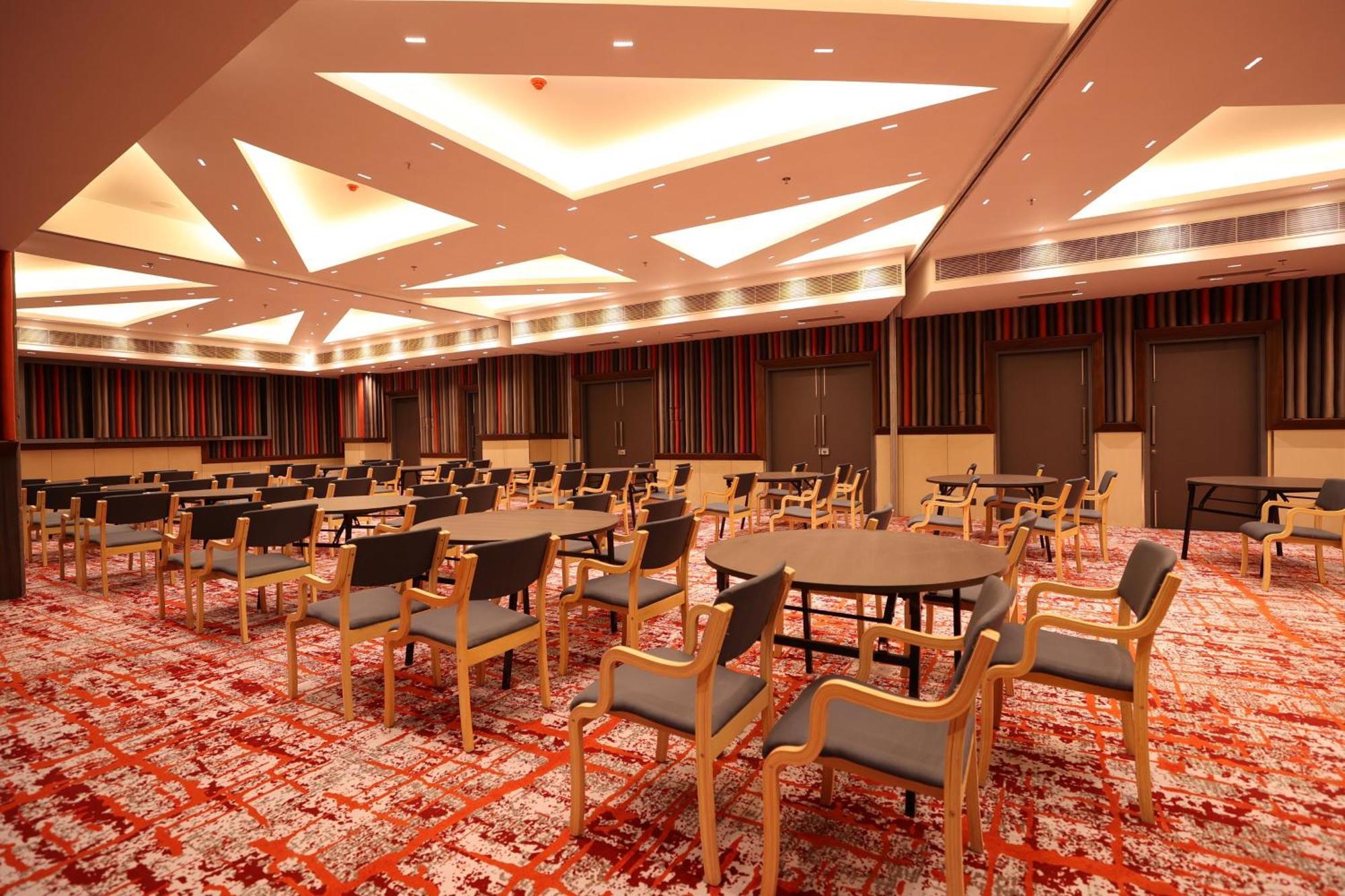 Holiday Inn Express & Suites Jaipur Gopalpura Exterior photo