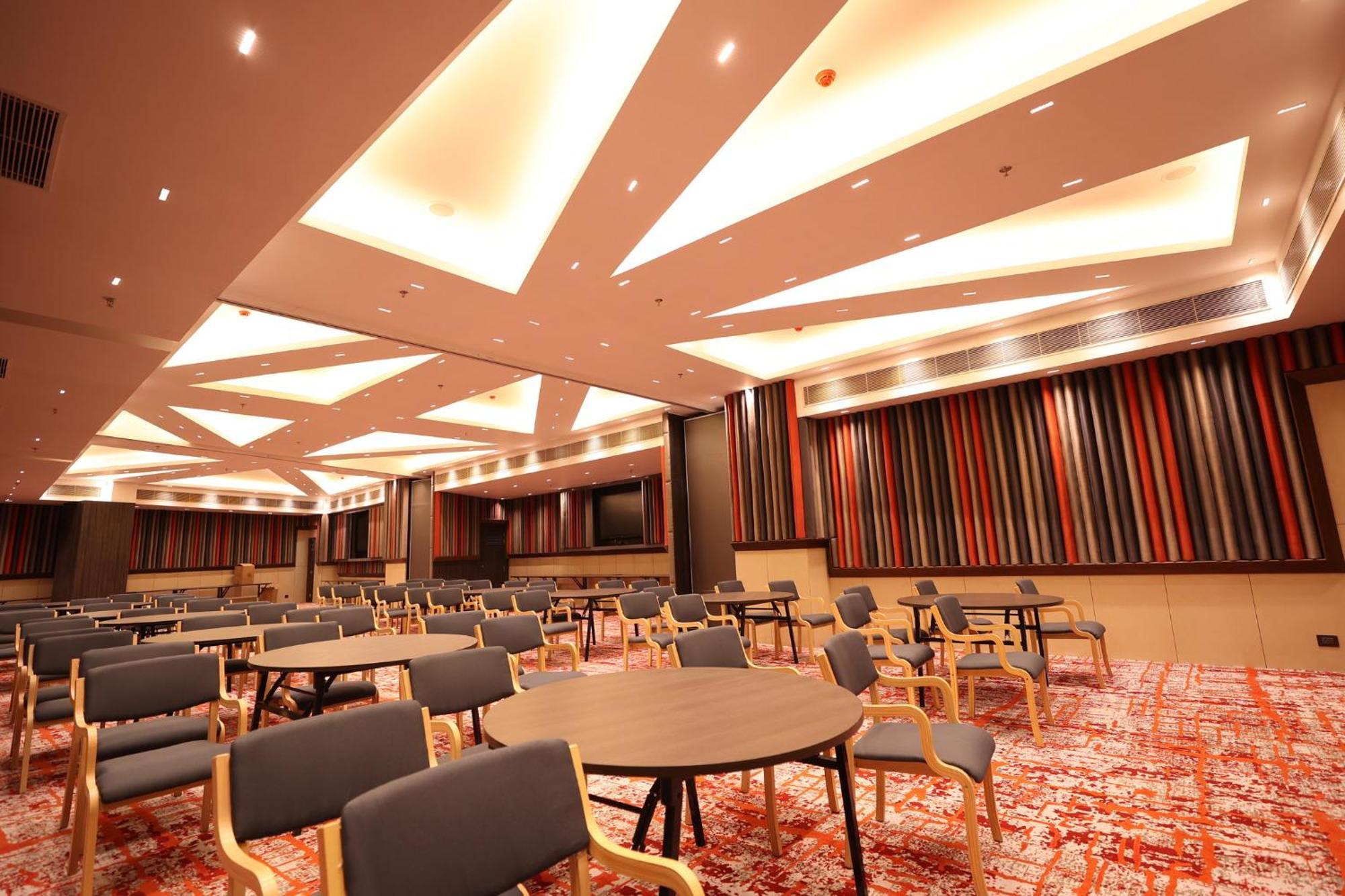 Holiday Inn Express & Suites Jaipur Gopalpura Exterior photo