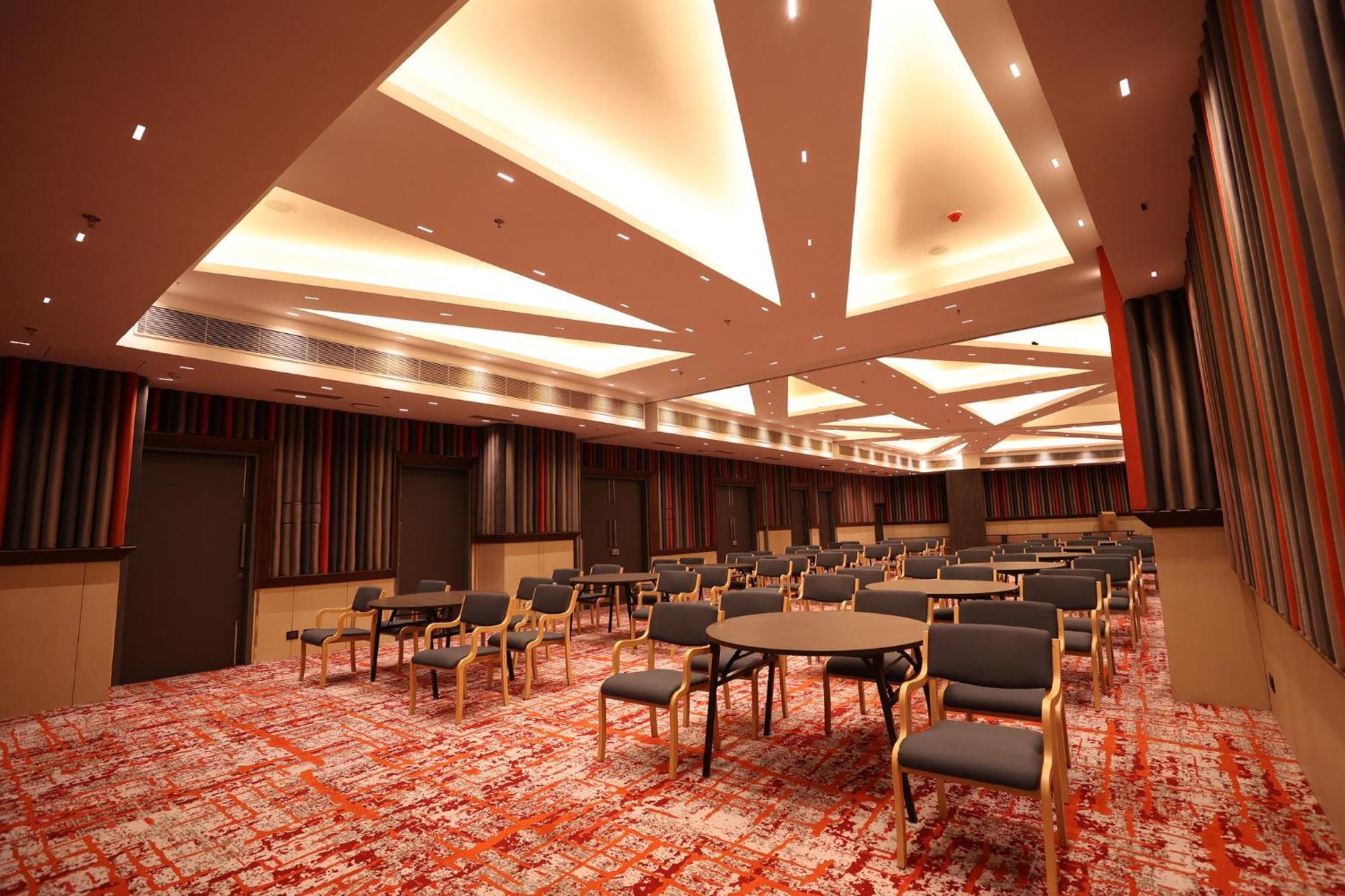 Holiday Inn Express & Suites Jaipur Gopalpura Exterior photo