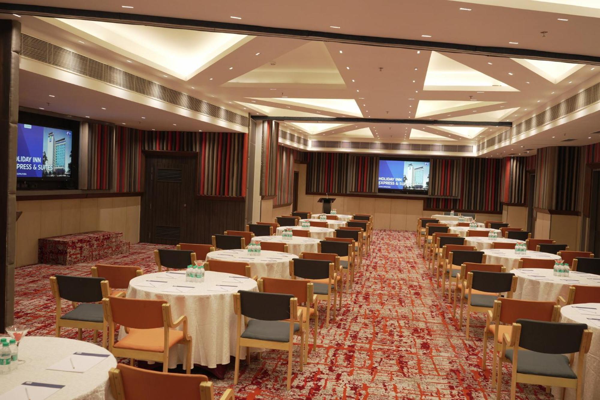 Holiday Inn Express & Suites Jaipur Gopalpura Exterior photo